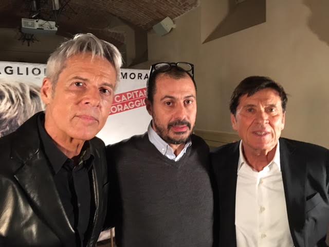 Baglioni e Morandi con Fabrizio Basso Conferenza Stampa 8 Gennaio 2016.jpg